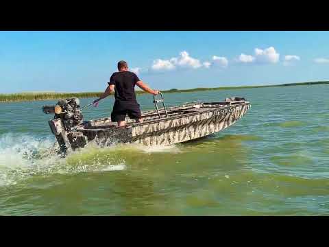 Видео: Лодка болотоход модель 4916 Fish!!!!