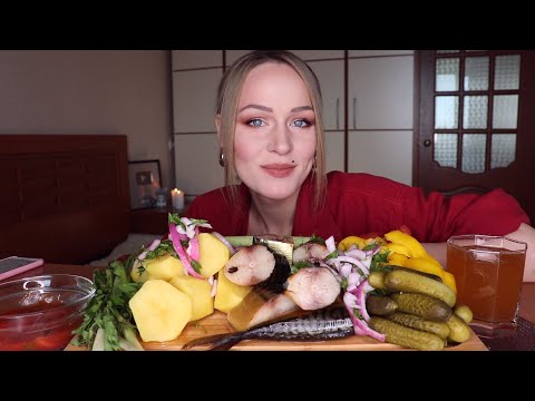 Видео: MUKBANG | Скумбрия с овощами, квас | Mackerel with vegetables, kvass не ASMR