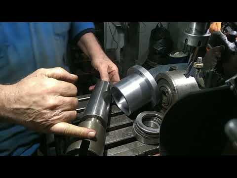 Видео: Изготовление вращающегося центра с трёх кулачковым патроном