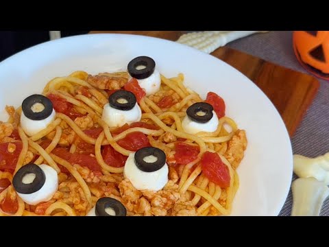 Видео: Жуткая паста на Хэллоуин, которую ты можешь приготовить сегодня вечером!