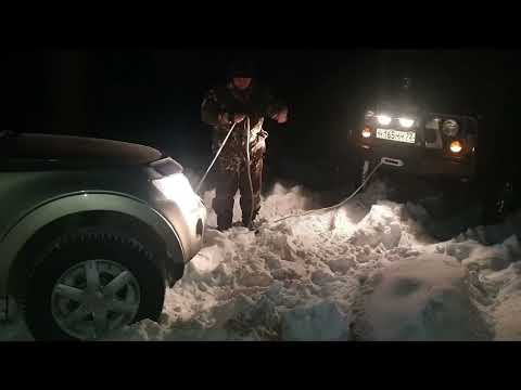 Видео: Спасаю на УАЗЕ в лесу Серегу и Коляна. Застряли и застучал мотор.