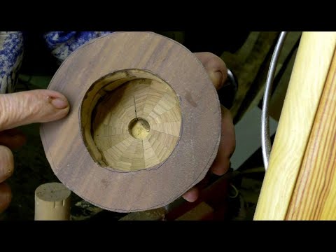 Видео: Ваза, склеенная из остатков разных пород дерева. Сегментное точение. Отходы в доходы.