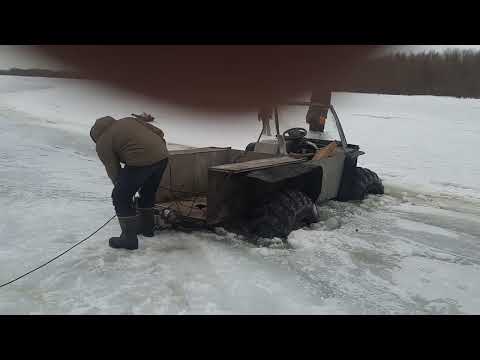 Видео: Вездеход провалился под лёд.