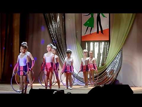 Видео: Танец с обручами ВЕСЕННЕЕ НАСТРОЕНИЕ