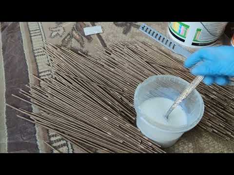 Видео: Подготовка бумажных трубочек к плетению. Способ № 2 :Обработка трубочек лаком