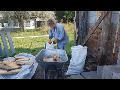 Видео: Уборка территории после стройки.