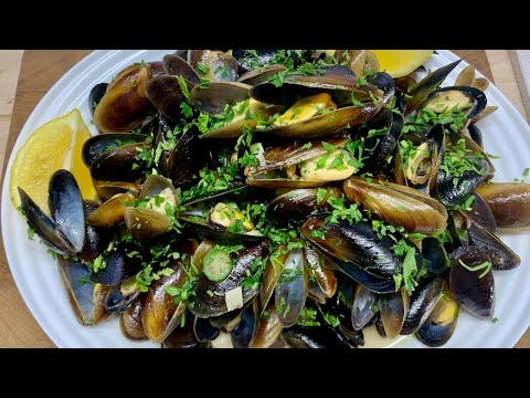 Видео: Задушени миди. Миди натюр или просто черноморски миди с олио и чесън!
