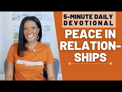 Видео: Мир в отношениях | Есфирь 2:10–11; 1:12 | 5-минутное ежедневное размышление | 6 ноября 2025 г.