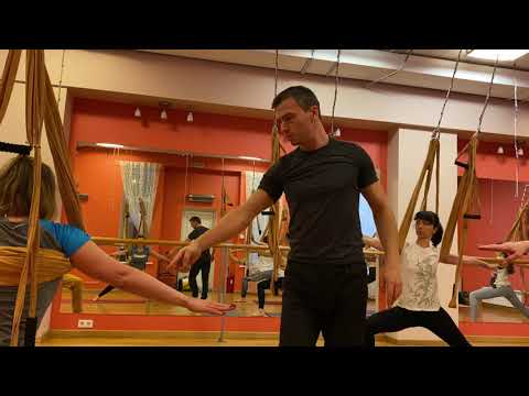 Видео: Занятие по аэройоге ( лёгкий уровень с элементами среднего) виньяса флоу