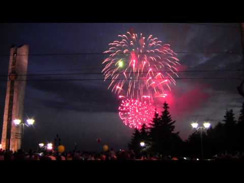 Видео: Обалденный салют в Ижевске 2012