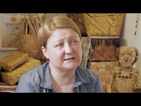 Видео: Ирина и Владимир Титовы. Берестоплетение // Школа молодых ремесленников Карелии