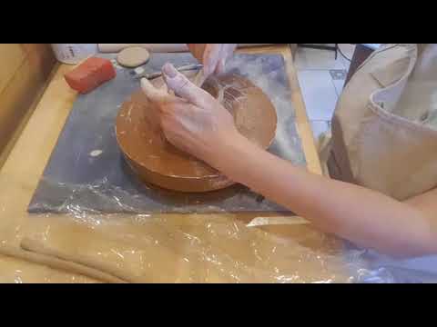 Видео: Ручная лепка из глины Кружка методом жгута