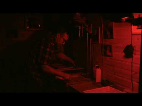 Видео: Печать фотографий на мультиконтрастной бумаге Илфорд