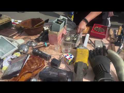 Видео: Деньги из мусора на Минской барахолке. Витёк и его друзья)
