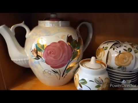 Видео: Молодой человек уже год собирает фарфор СССР,советскую посуду. Коллекция. Музей "На свалке".