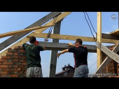 Видео: Монтаж ж/б перемычек автокраном - [© masterkladki]