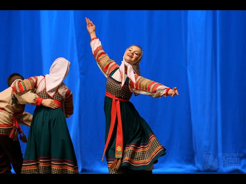 Видео: «На товарочку гуляти», анс. «Счастливое детство» "Walk on the goods", the ensemble "Happy Childhood"