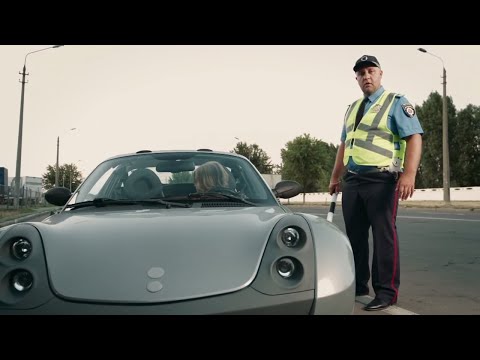 Видео: Тупая блондинка за рулем сбила гаишника - Смотреть всем ДТП вне закона! | На Троих, приколы 2020