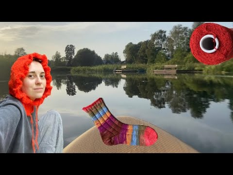 Видео: Носки из КОЛЛЕКЦИОННОЙ пряжи, новые СОЧНЫЕ бобинки, сплав на ДРАНИКЕ, капор с РЮШЕЙ, беседа с КОТАМИ