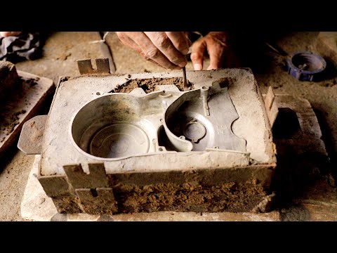 Видео: Невероятные навыки литья крышки двигателя велосипеда
