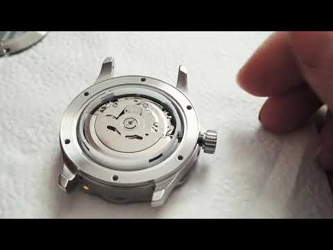 Видео: Как снять заводную головку с японского часового механизма NH-35
