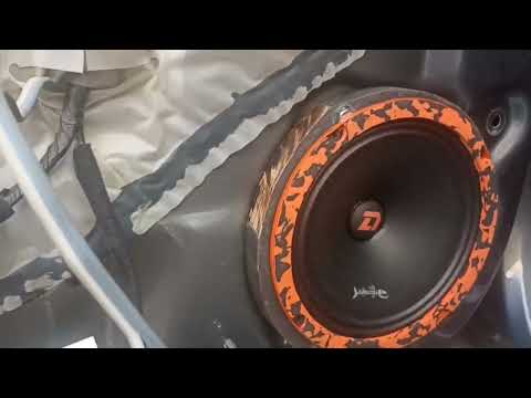 Видео: Замена штатных динамиков Kia Rio 4 на DL Barracuda 165 V2