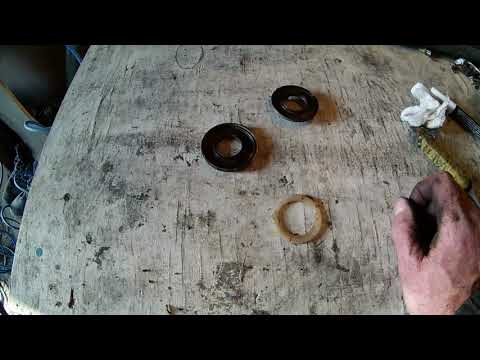 Видео: Снимаем передние стойки MAZDA 626GE