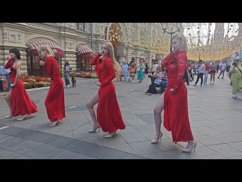 Видео: Москва. Зажигательные танцы на Никольской улице. Лето 2024