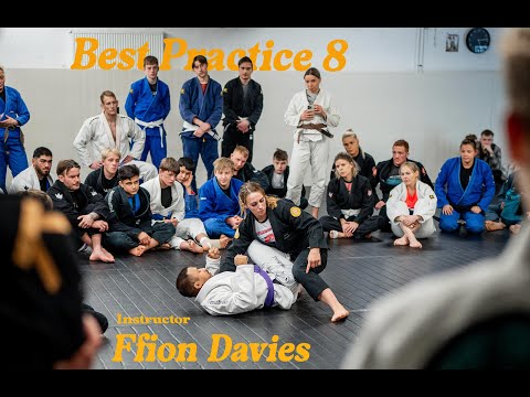 Видео: Ффион Дэвис преподаёт в рамках 8-го курса «Лучшая практика» — мощный пас и удар коленом из штаб-к...