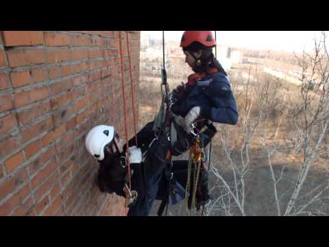 Видео: Промышленный альпинизм Хабаровск. Тренируемся. Спасательные работы.