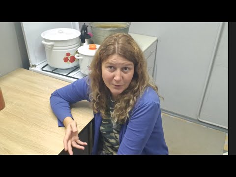 Видео: Про бензин, дороги  деревни, соседей и куда буду загружать видео. Добыла еду Бусемычу, засолила сало