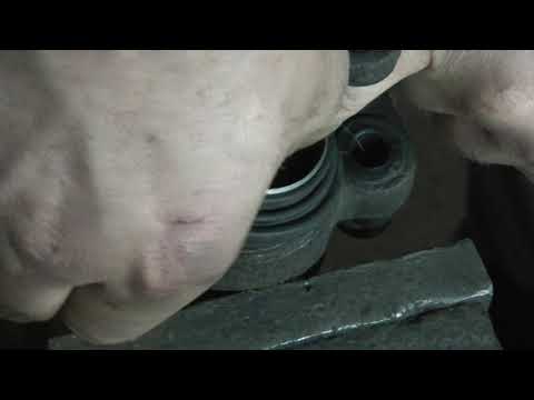 Видео: замена пыльника суппорта бмв е34