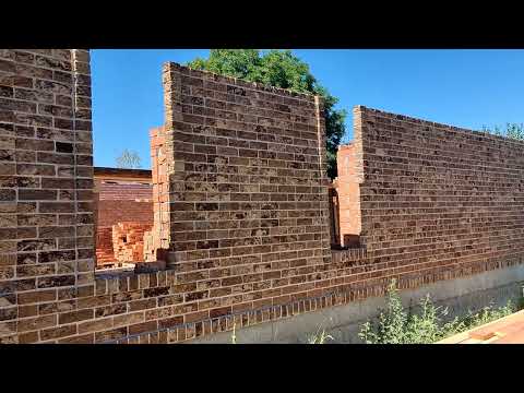 Видео: Кирпичная кладка, продолжение кладки дома