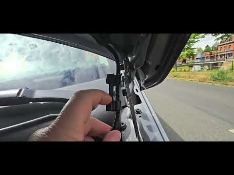 Видео: Ремонт шланга омывателя на VW-T5. 