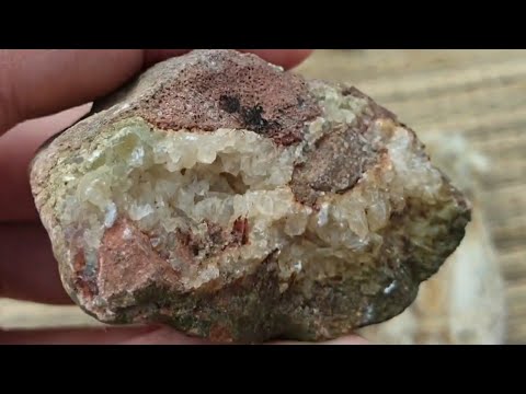 Видео: поход по  берегу Волги близь Кимры, Тверской обл. Палео-минералогические и археологические находки