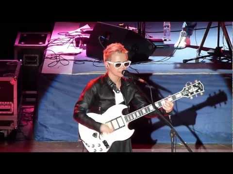 Видео: "Сурганова и Оркестр" в Ижевске 3.04.2012