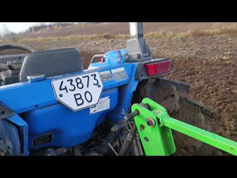 Видео: Управління на iseki-tk-33, оранка. 