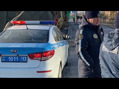 Видео: Түркістан қаласы.Жүк көлігі бағдаршамды қиратты.Жүк көлігі қала ішіне кірмеу үшін айналма жол қажет