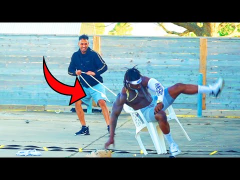 Видео: Розыгрыш с перетягиванием стула, часть 4!