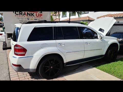 Видео: Замена передней пневмостойки Mercedes-Benz GL450 2007–12 гг.