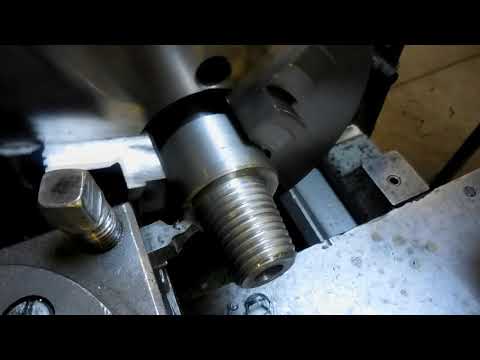 Видео: Ручное НАРЕЗАНИЕ КОНУСНОЙ резьбы.