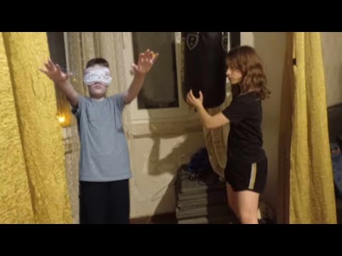 Видео: ЭКСТРЕМАЛЬНЫЕ СЛЕПЫЕ ПРЯТКИ В ДОМЕ!