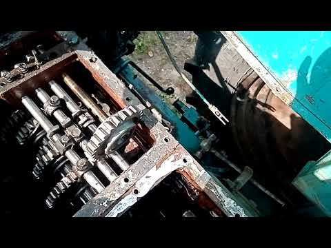 Видео: ЮМЗ 6 вылетает задняя скорость ч 2