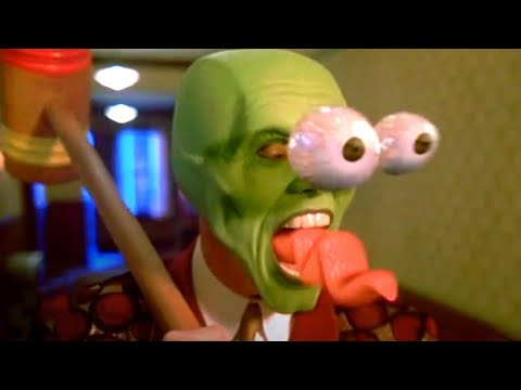Видео: Неудачник нашел маску которая делает его неуязвимым!
