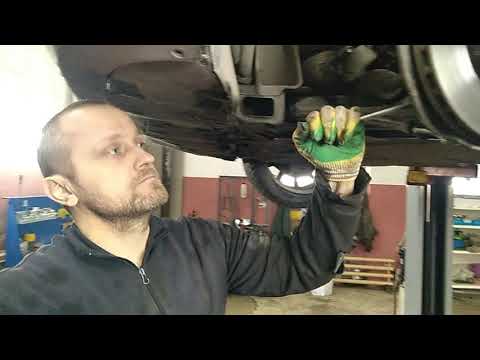 Видео: Mercedes-Benz B200 - Замена шаровой опоры.