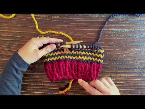 Видео: Как вязать простые полосы без изломов по кругу