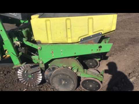 Видео: Посев подсолнечника сеялкой Джон дир 1780