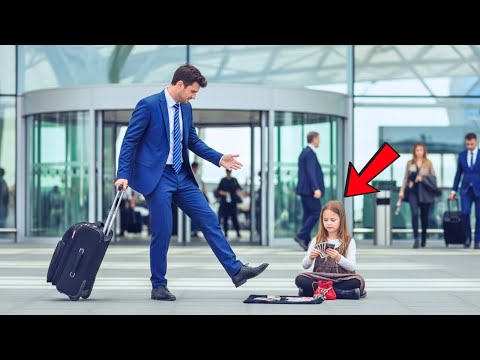 Видео: Опаздывая на самолёт, мужчина споткнулся о девочку гадалку. «Че ты сидишь прям на проходе, дура?»