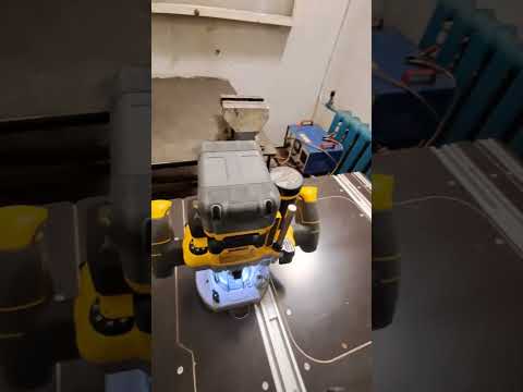 Видео: Обзор работы фрезеров Dewalt DCW600N, DCW620NT и остального рабочего набора dewalt.