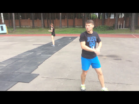 Видео: Как научиться бросать гранату. Красивая девушка и граната. Разбор техники броска гранаты